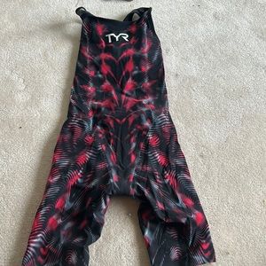 Venzo Steel Red size 20, open back, worn for 1 race